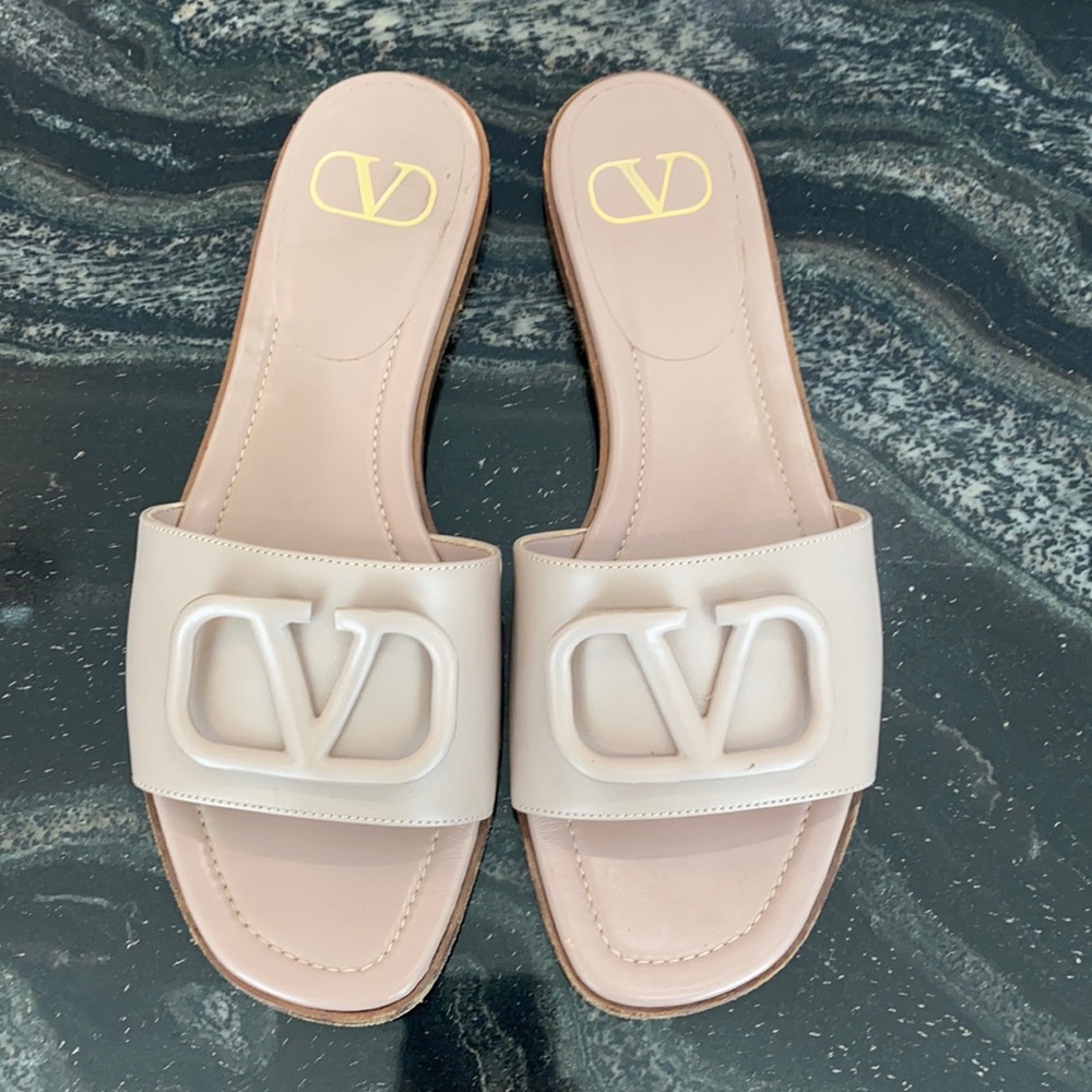 Valentino VLogo leather sandal in Dark Blush 38.5